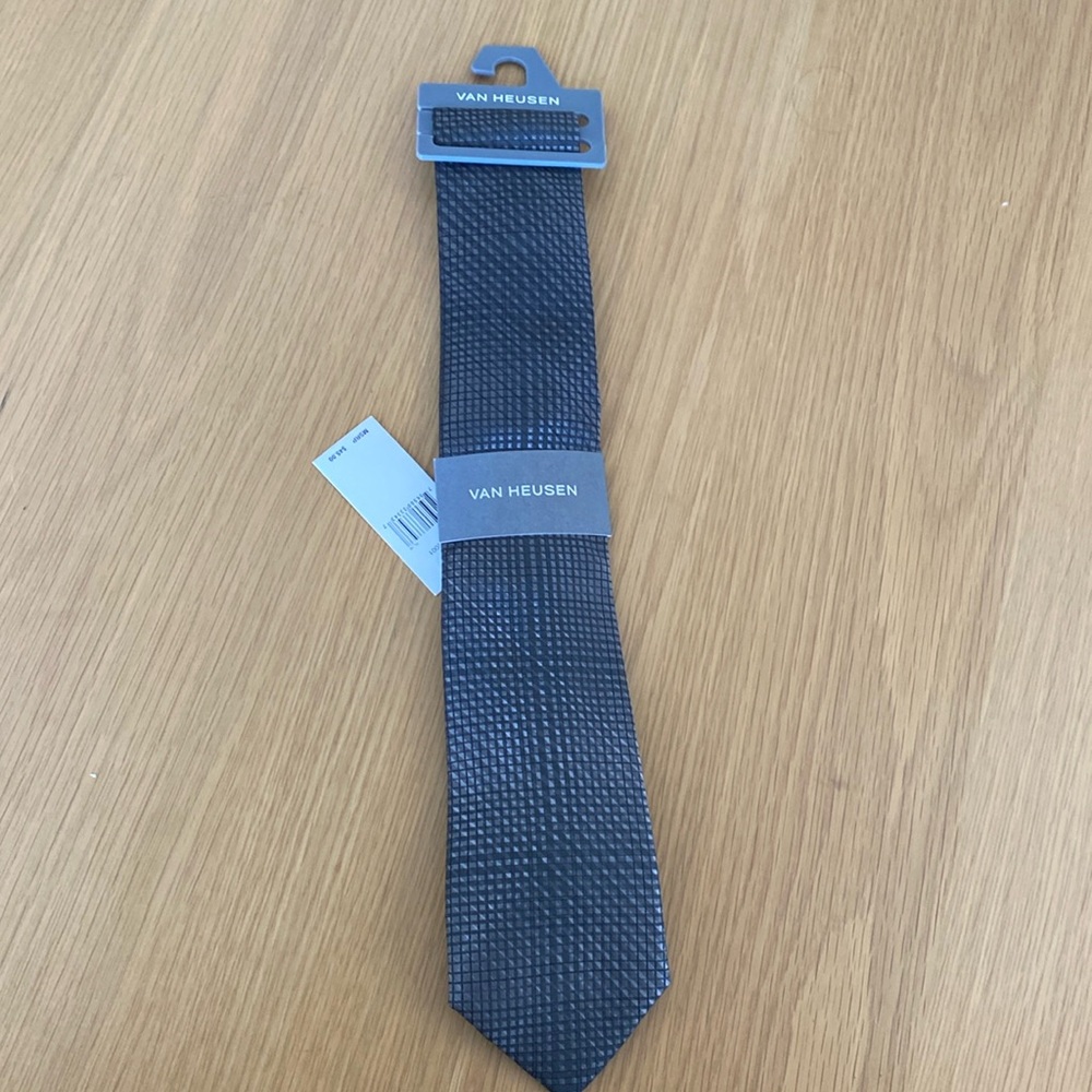 Brand new Van Heusen tie